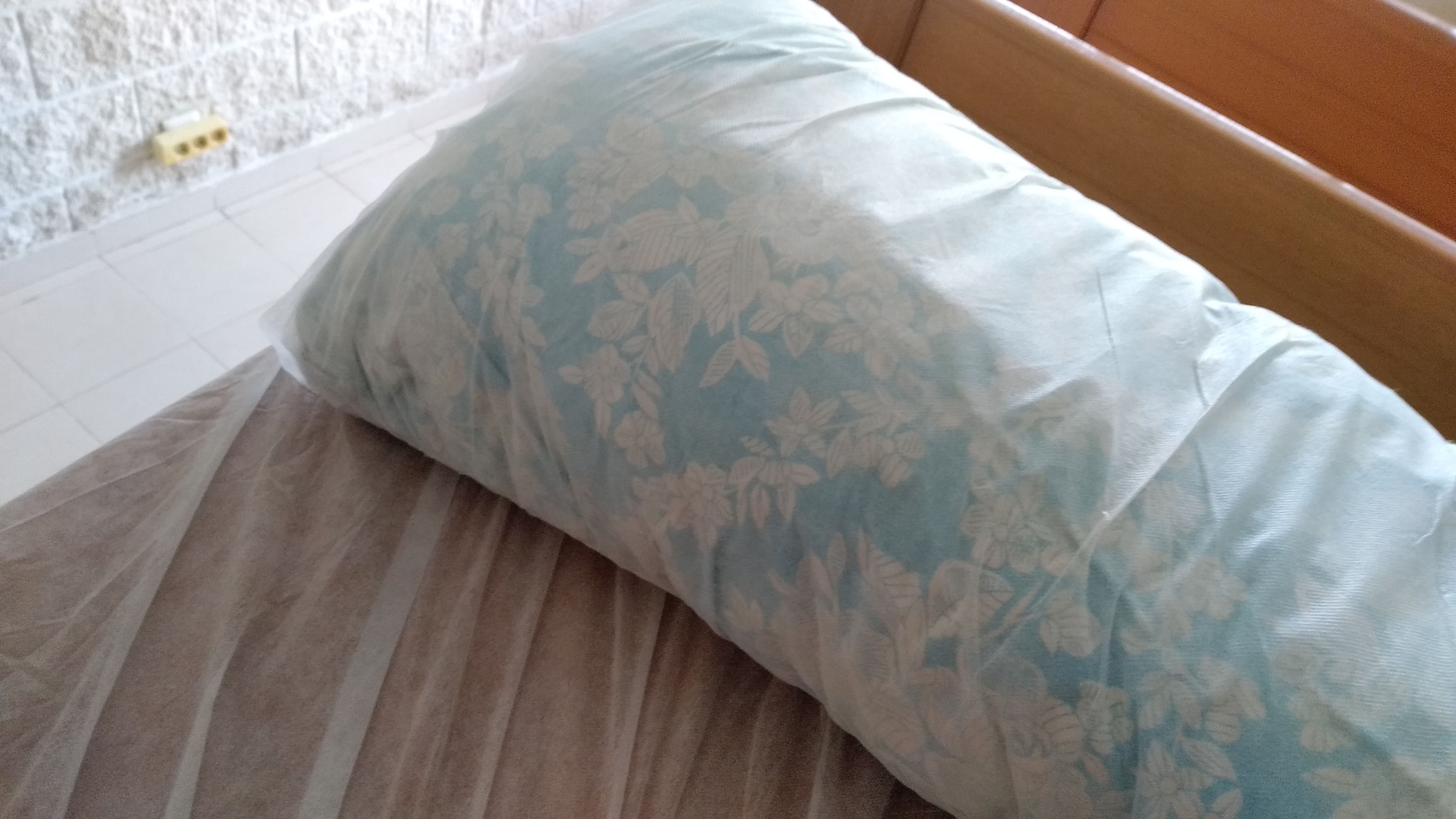 One-time wrapping of mattress and pillow in albergue