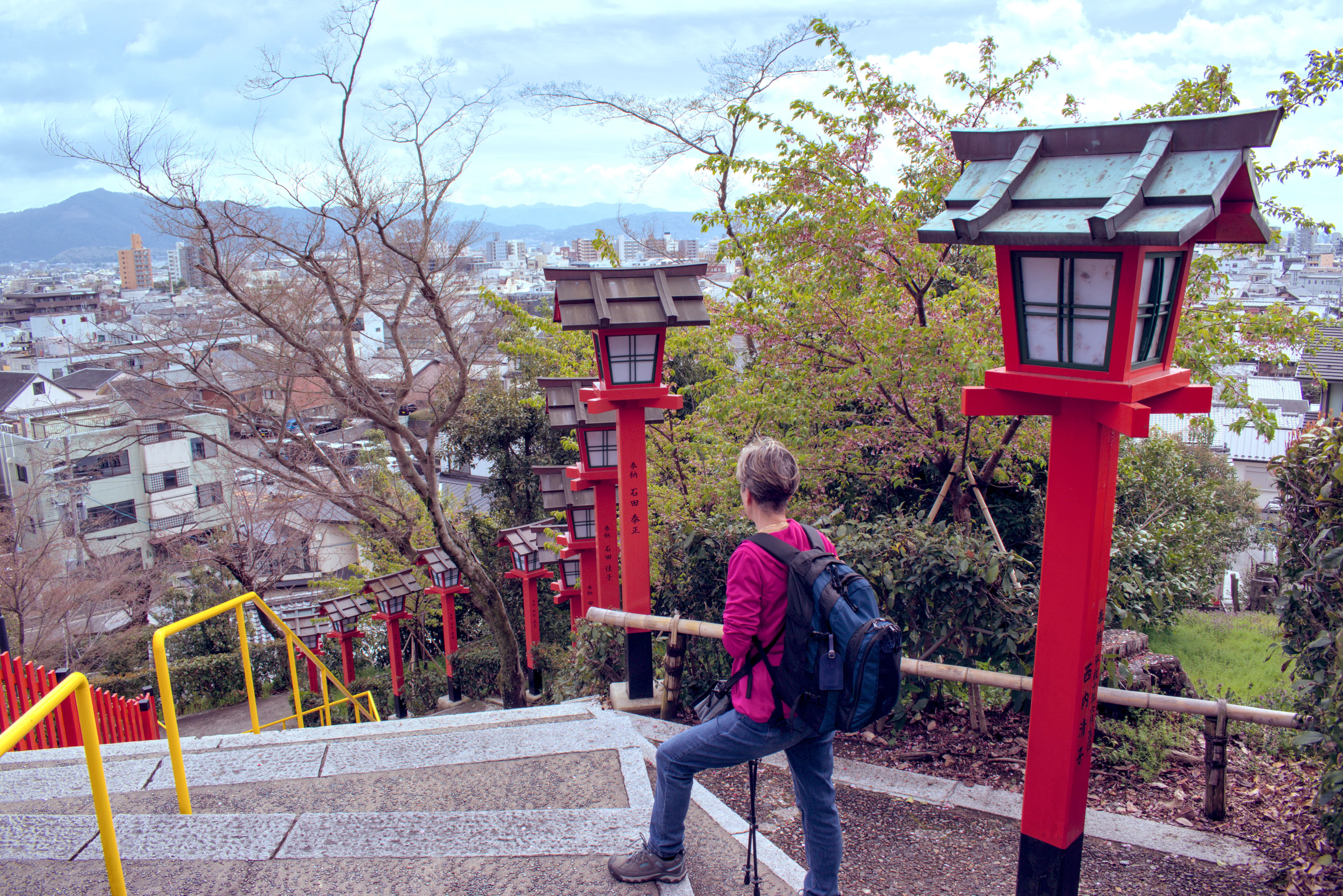 A way to the nice shrine on a hill dedicated to the spirit of Oda Nobunaga.
