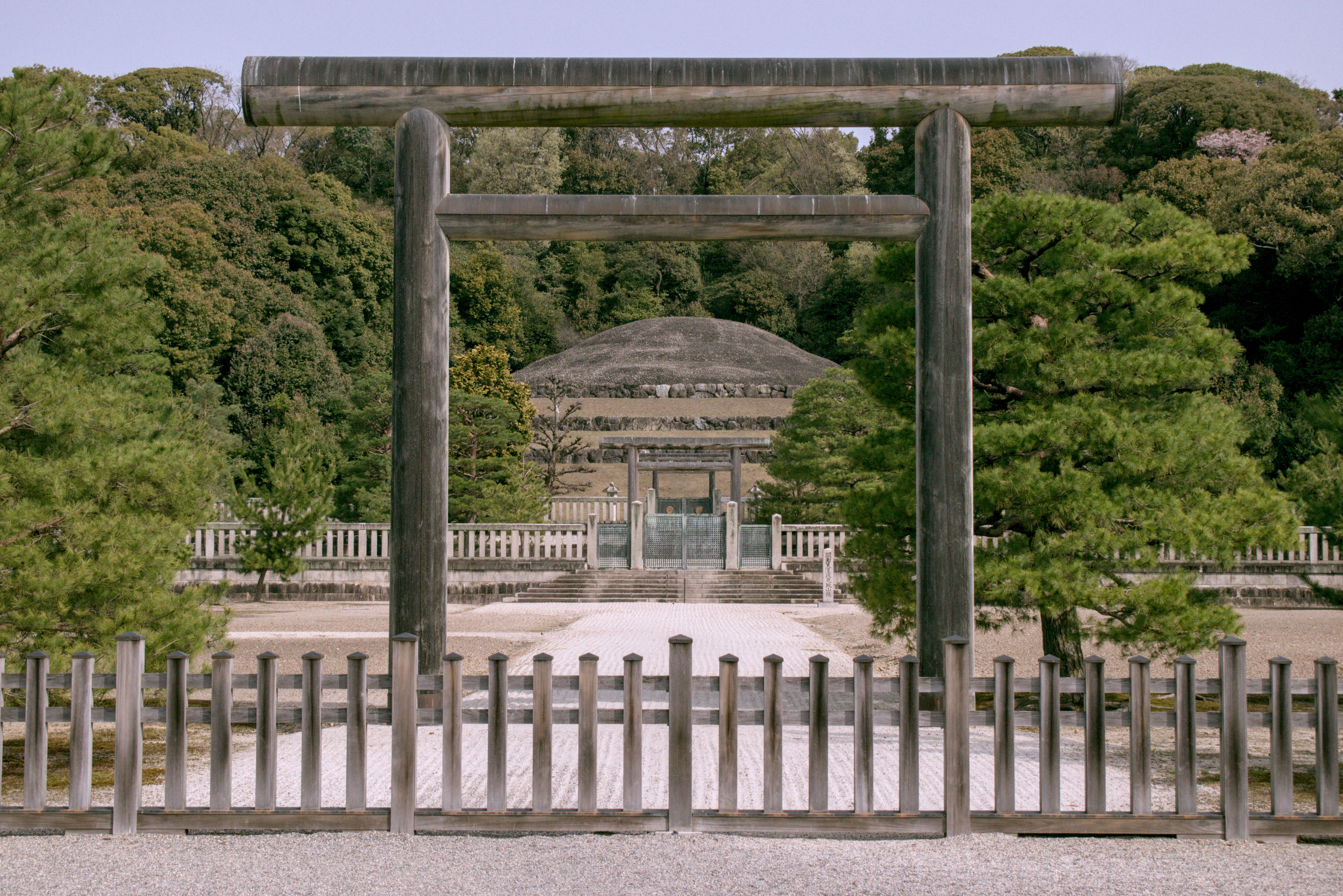 The resting place of the emperor Meiji is a nice and quiet place.