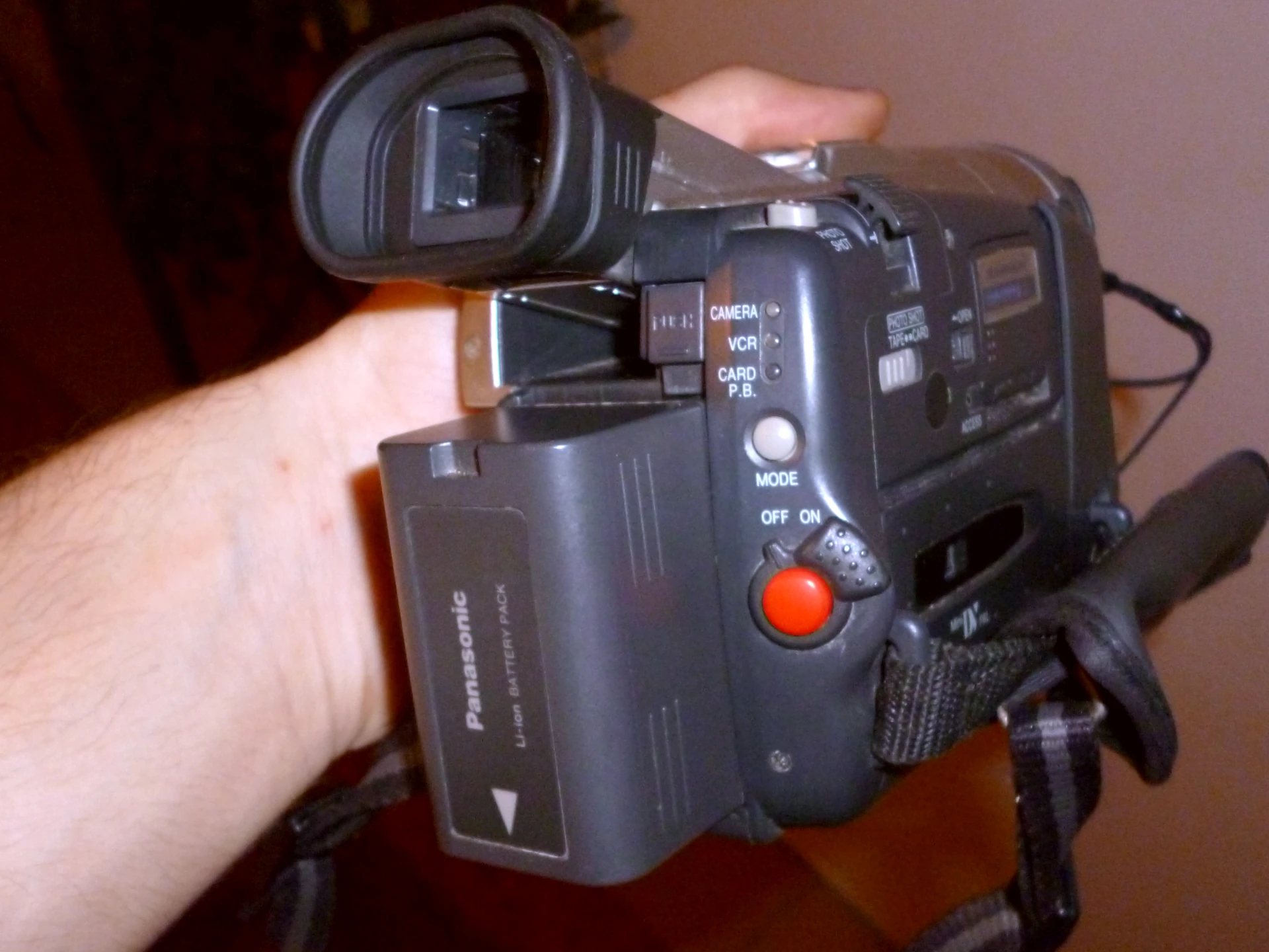 Panasonic NV-DS25, my first camcorder which I used for my first VFX experiments.