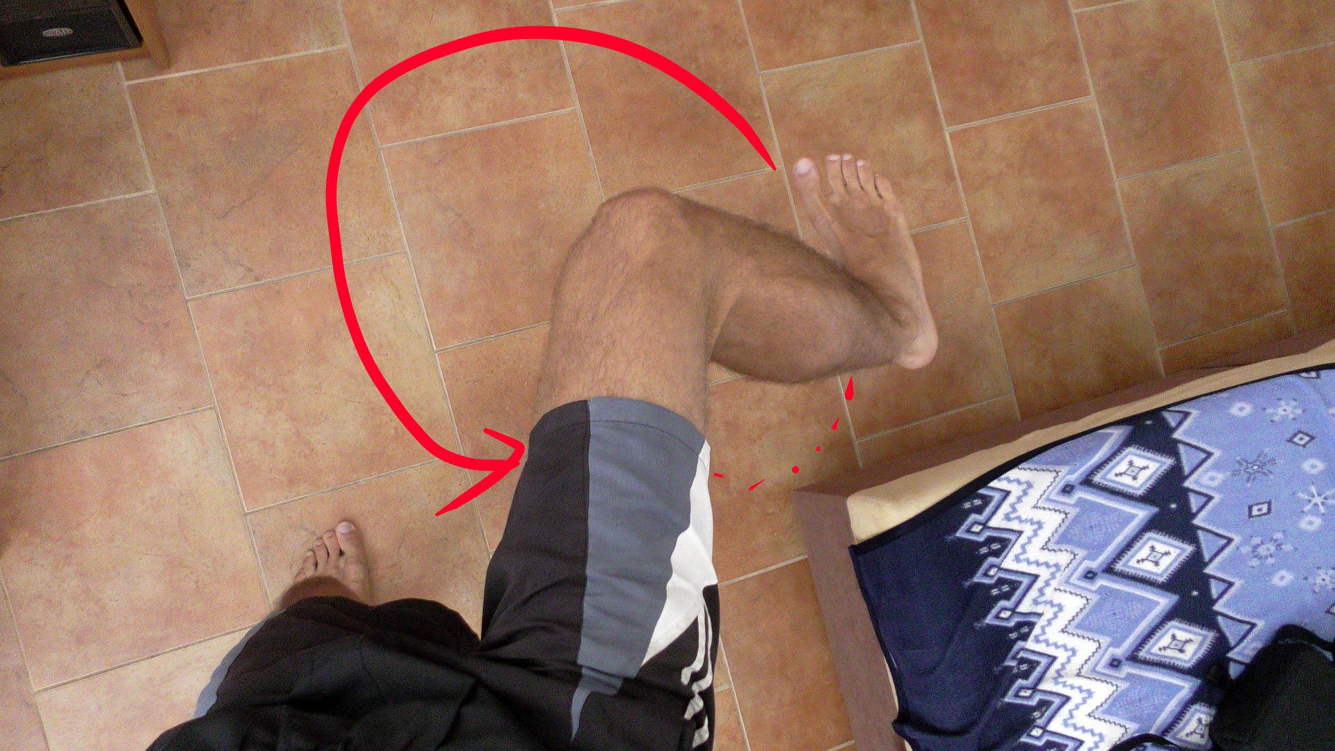 Circling the knee before stretching